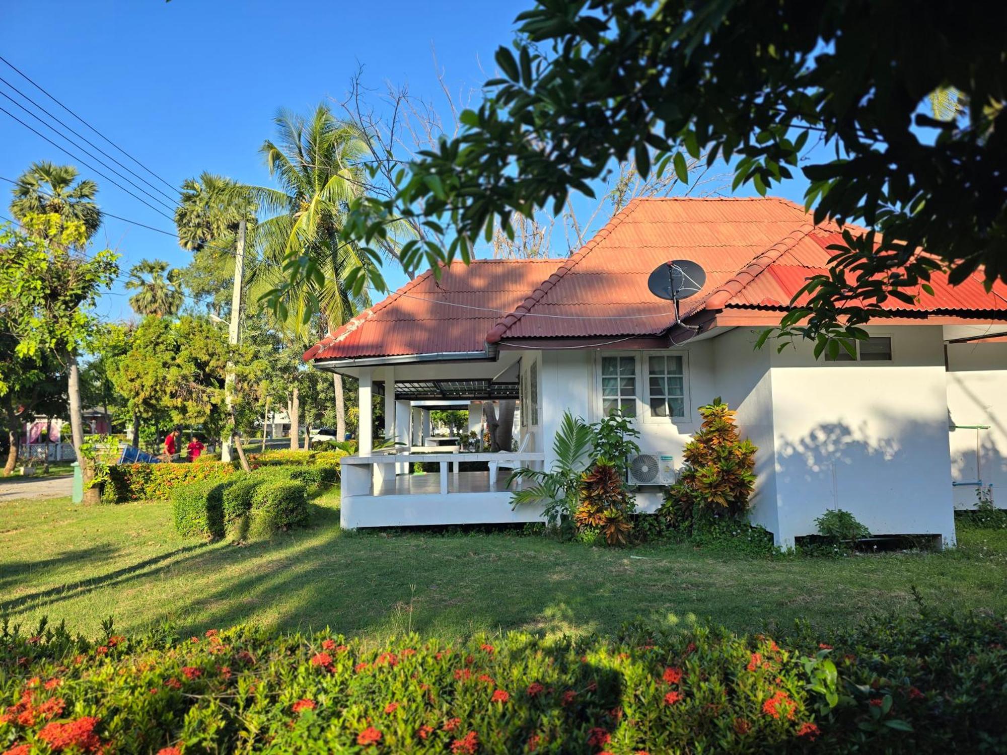 Baan Golden Resort & Residences Sam Roi Yot Exteriör bild